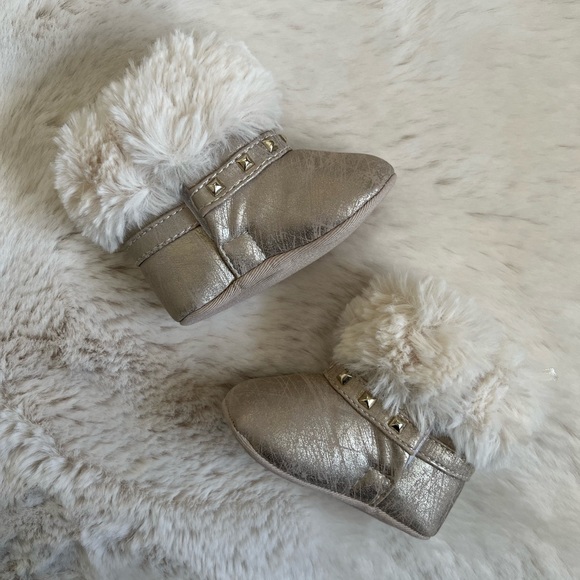 The Children’s Place Baby Girl Soft Fur Boots SZ 0-3m✨ - Picture 4 of 7